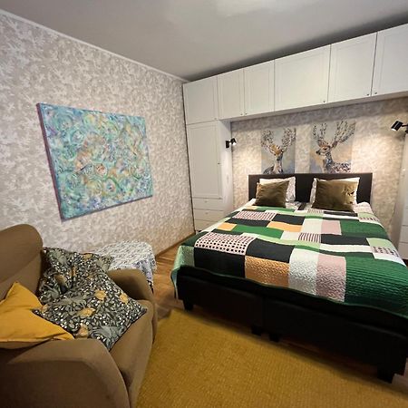 Karlovaidyll 7 - Homey Apartment With Free Parking! Tartu Esterno foto