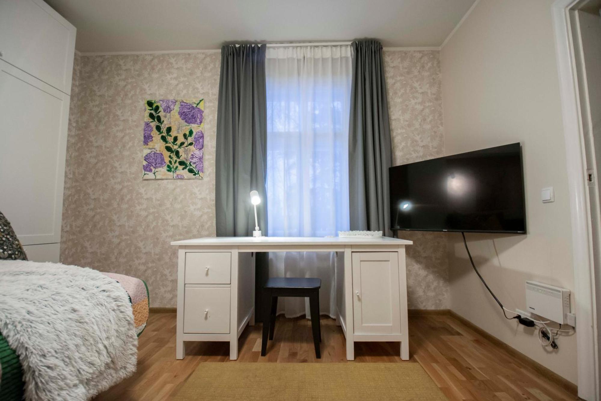 Karlovaidyll 7 - Homey Apartment With Free Parking! Tartu Esterno foto